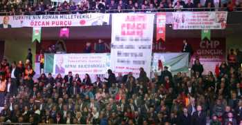 CHP Kurultay Salonundaki Kürtçe Pankart Kaldırıldı