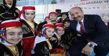 Dünya Yetimleri Barış Güvercinlerini Uçurdu 