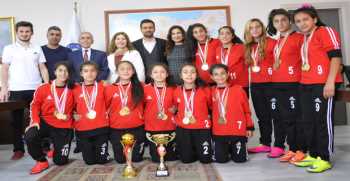 Kaymakam Ali Uslanmaz Türkiye Şampiyonu Futsal Takımını Kabul etti