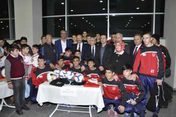 Sultangazi Belediyesinden Amatör Kulüplere Malzeme Desteği 