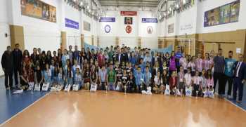 Voleybol Turnuvasında Şampiyonlar Belli Oldu