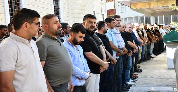  Av. Ali Acar’dan Anlamlı Vefa: Orhan Doğan’ın Cenaze Törenine ve Taziyesine Katıldı