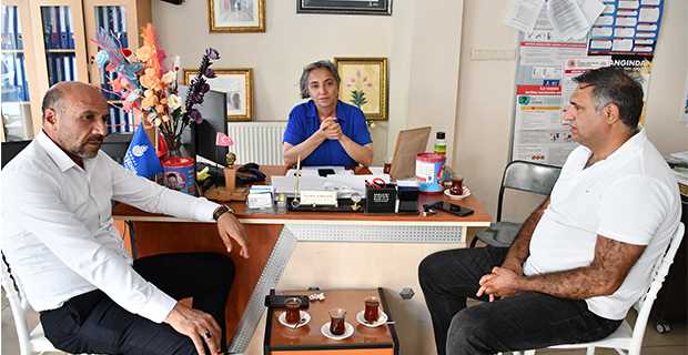 Av. Ali Acar’dan Yunusemre Mahalle Muhtarı Yasemin Güngör’e Geçmiş Olsun Ziyareti