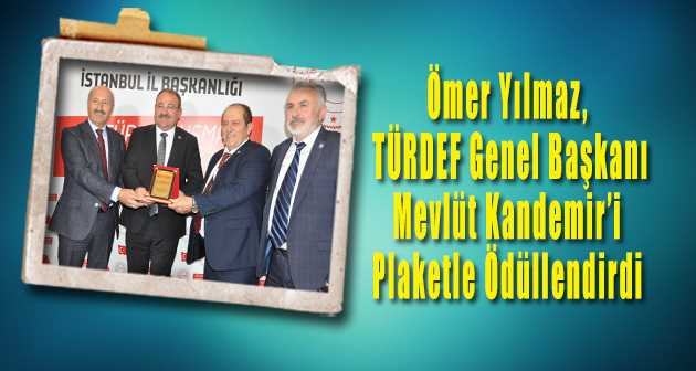 Ömer Yılmaz, TÜRDEF Genel Başkanı Mevlüt Kandemir'i Plaketle Ödüllendirdi 