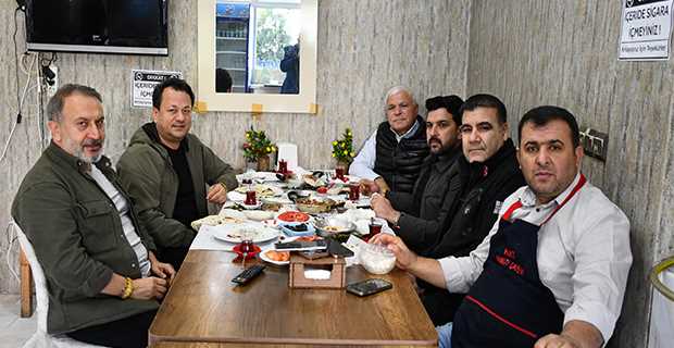Türk Halk Müziğinin Efsanesi İbrahim Ocak’tan Dostluk Sofrası!