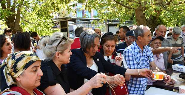 Yunusemre Muhtarlığı’ndan Birlik ve Dayanışmanın Simgesi Geleneksel Aşure Programı