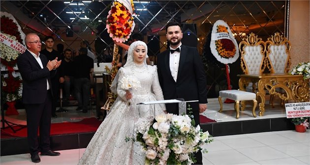 Akkuzu ve Alkaş Ailelerinin Mutlu Günü: Muhteşem Düğünde Yer Yerinden Oynadı!