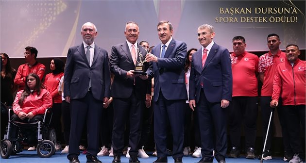 Başkan Dursun’a Spora Destek Ödülü!