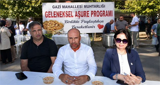 Huriye Çoban, Gazi Mahallesi Muhtarlığı'nın Aşure Programında Vatandaşlarla Buluştu