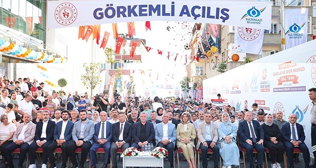 Yunus Emre Gençlik ve Spor Merkezi’ne Görkemli Açılış